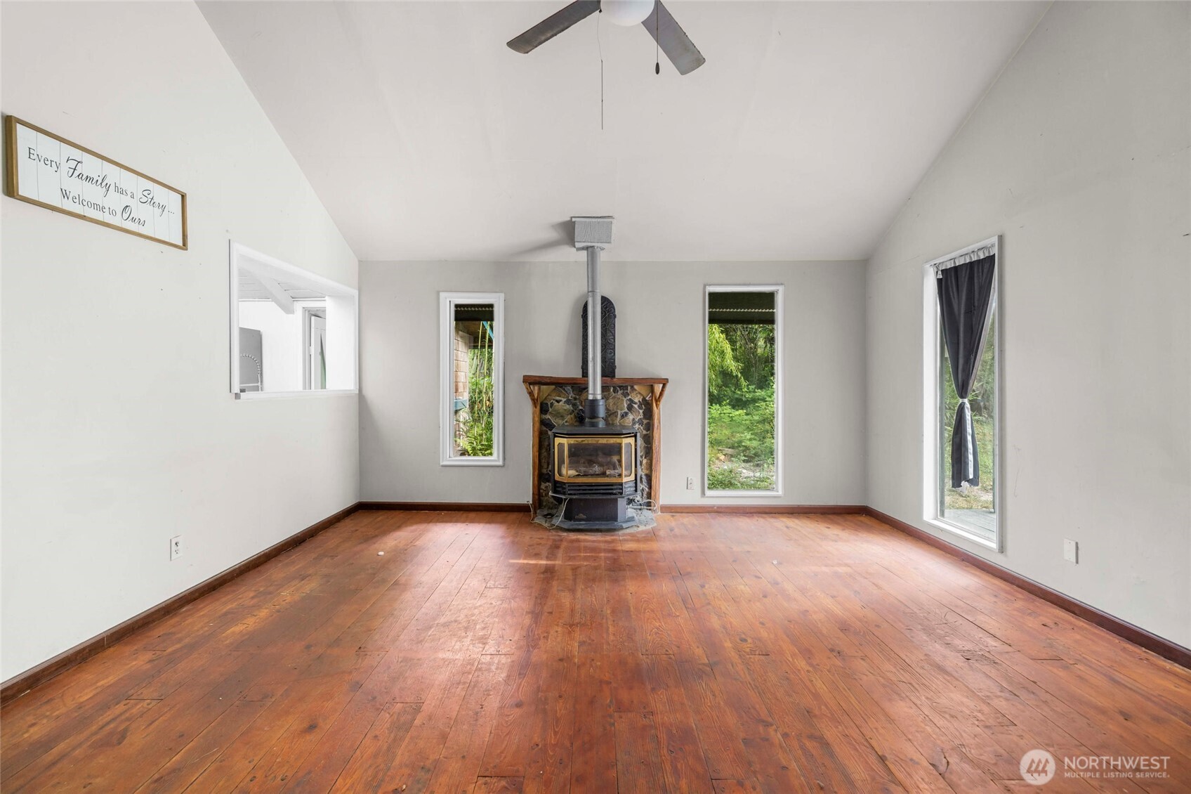 14784 Mountain View Lane Property Photo 3