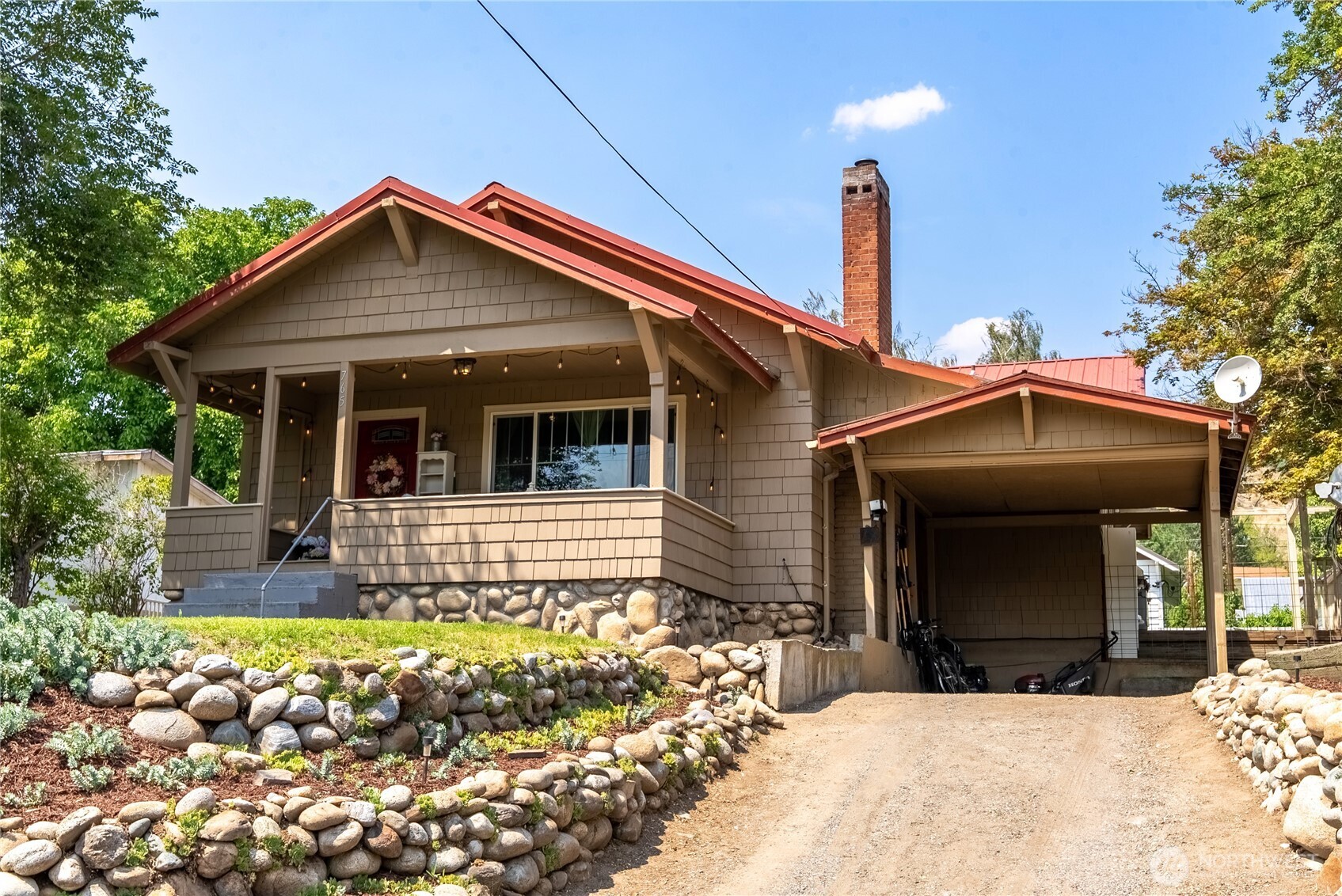 765 3rd Avenue Property Photo 1