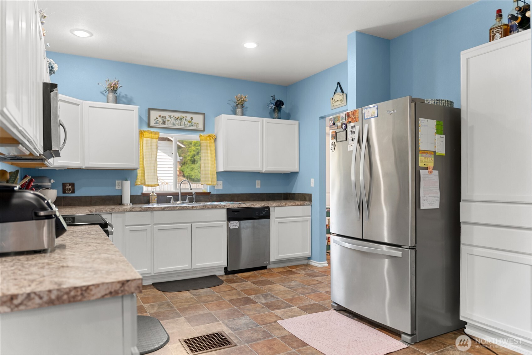 765 3rd Avenue Property Photo 15