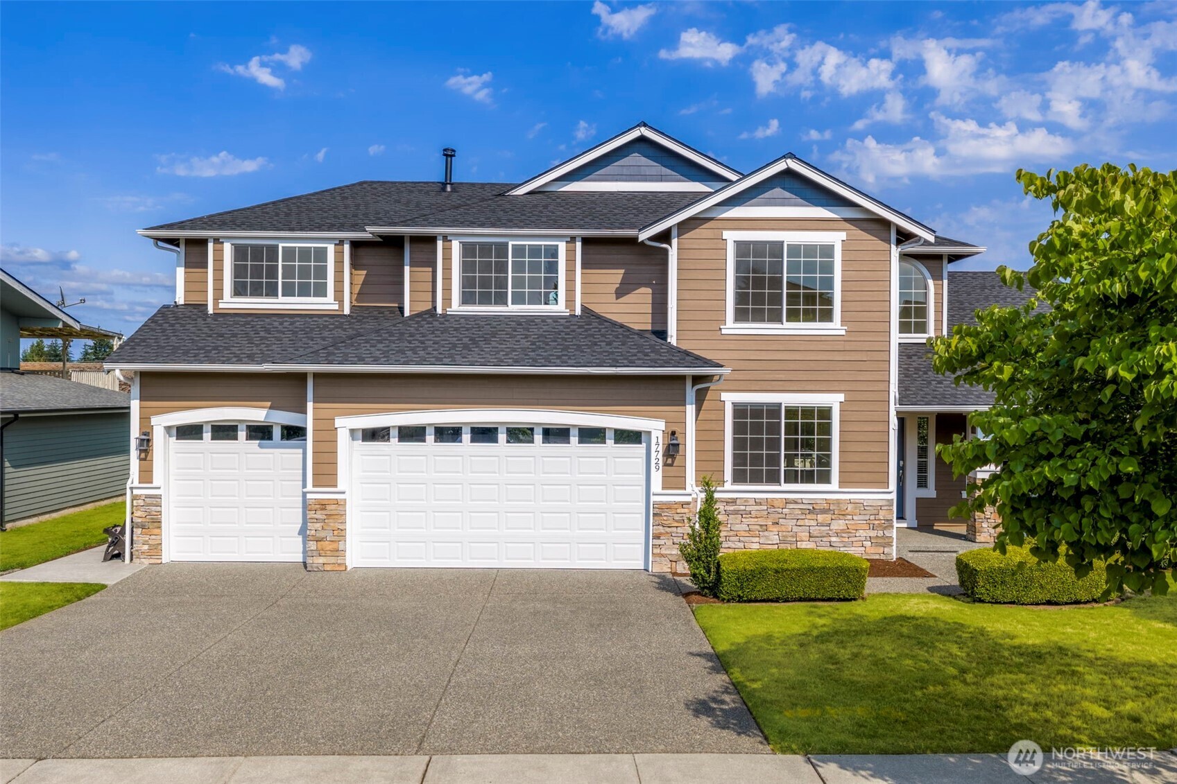 17729 11th Place Property Photo 1