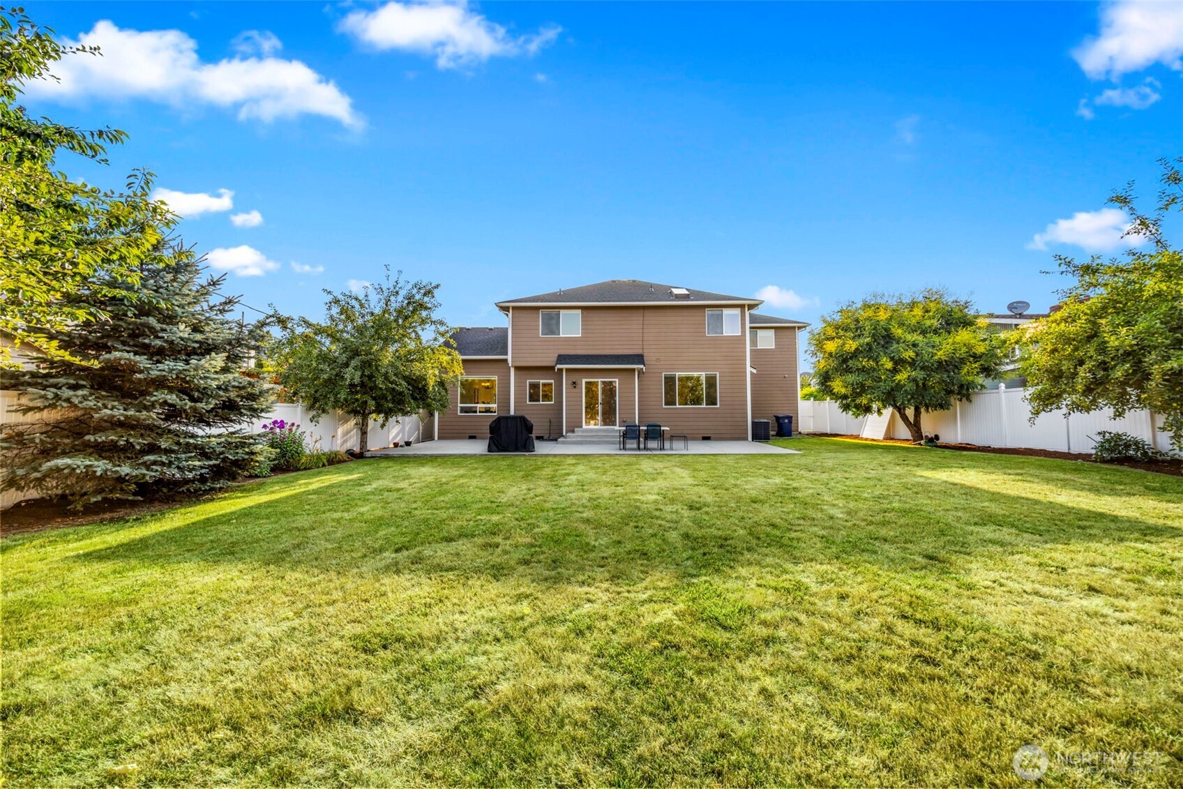 17729 11th Place Property Photo 2