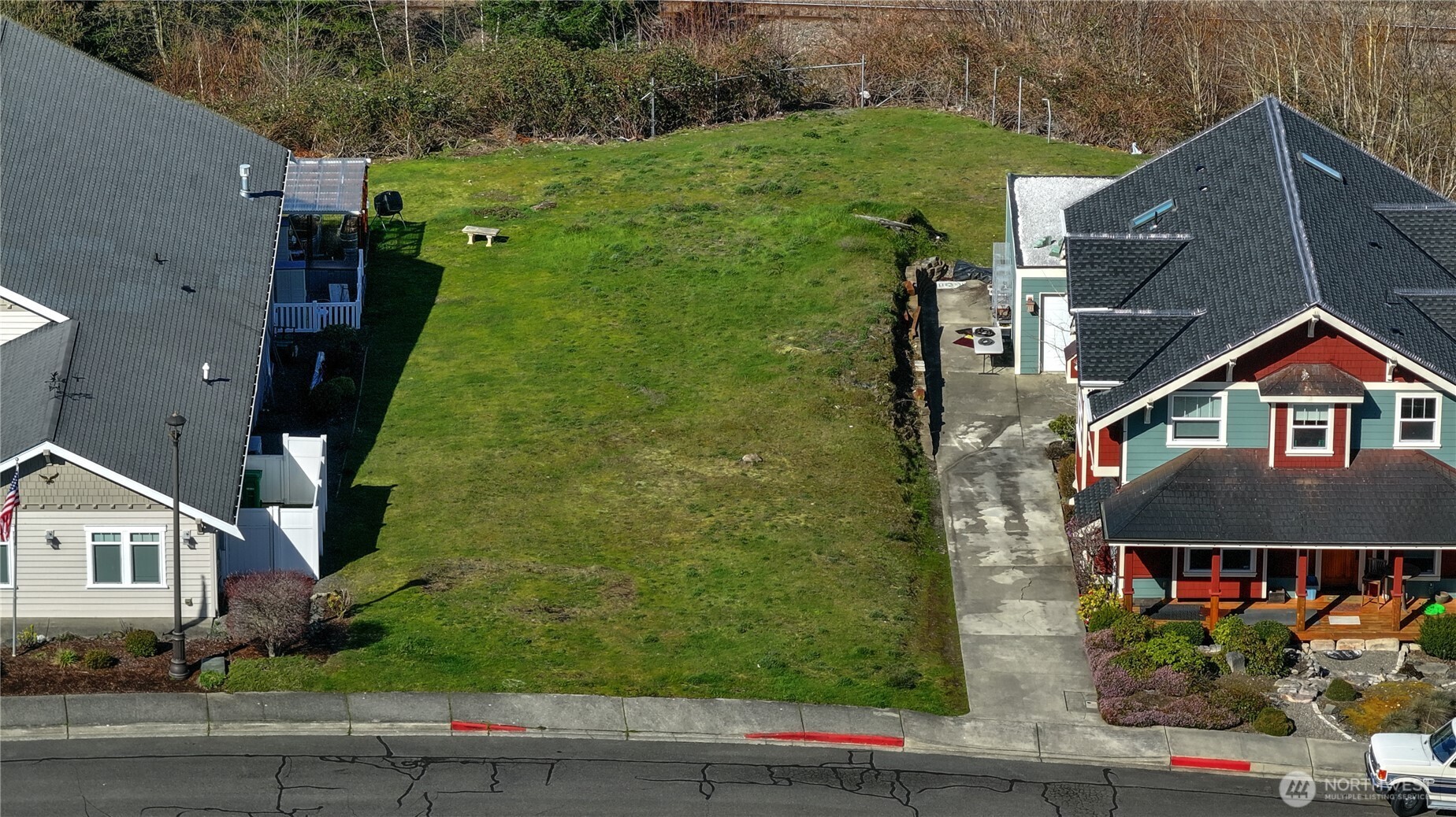 5313 N Commercial Street Property Photo 4