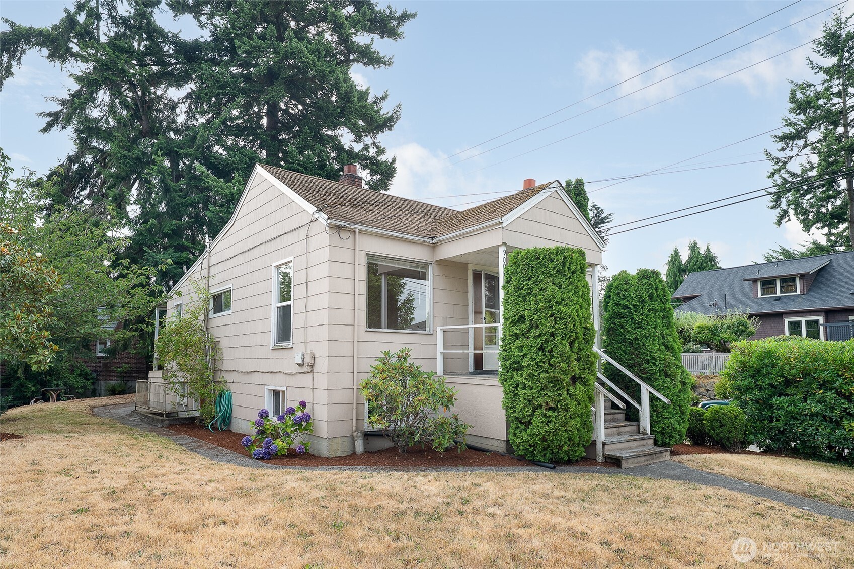 9002 2nd Avenue Property Photo 4