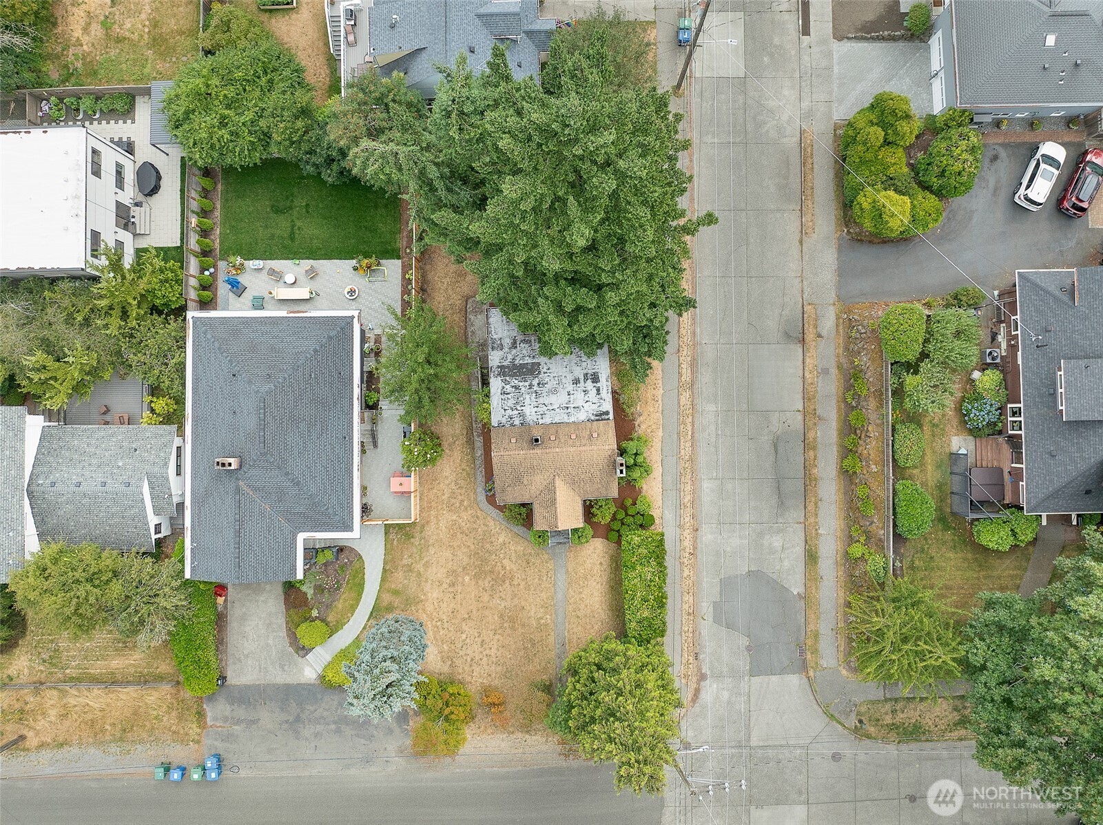 9002 2nd Avenue Property Photo 7