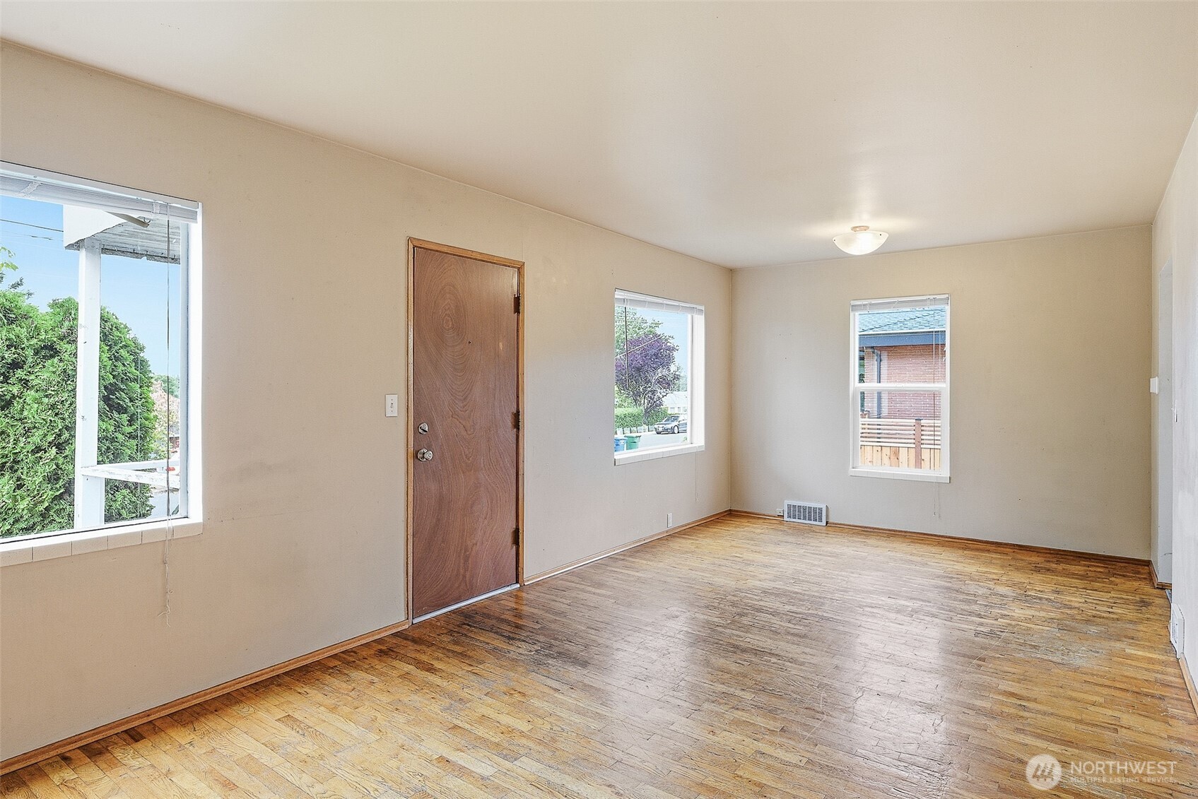 9002 2nd Avenue Property Photo 9