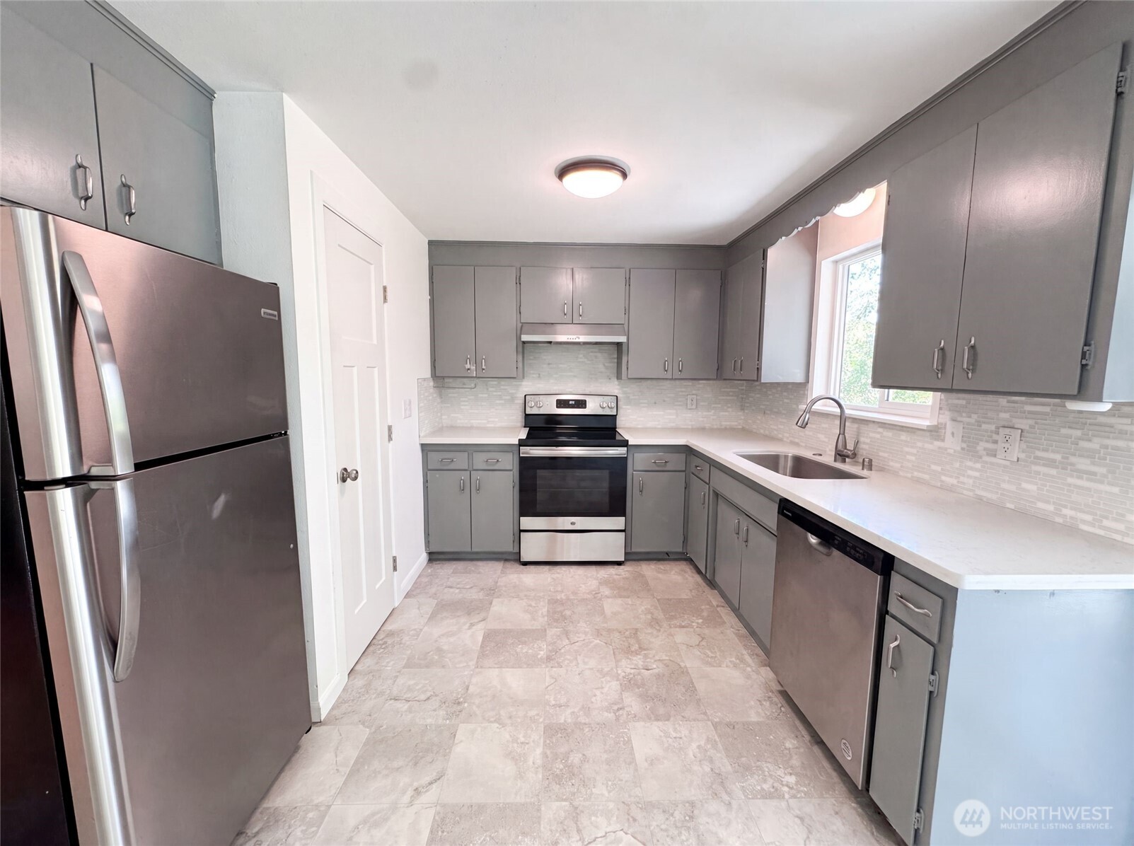 712 141st Street Property Photo 2