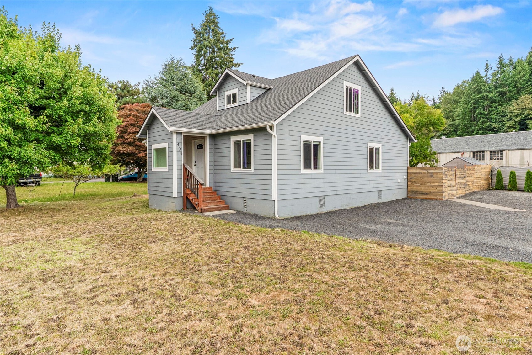 1404 Nw Kerron St Property Photo 2