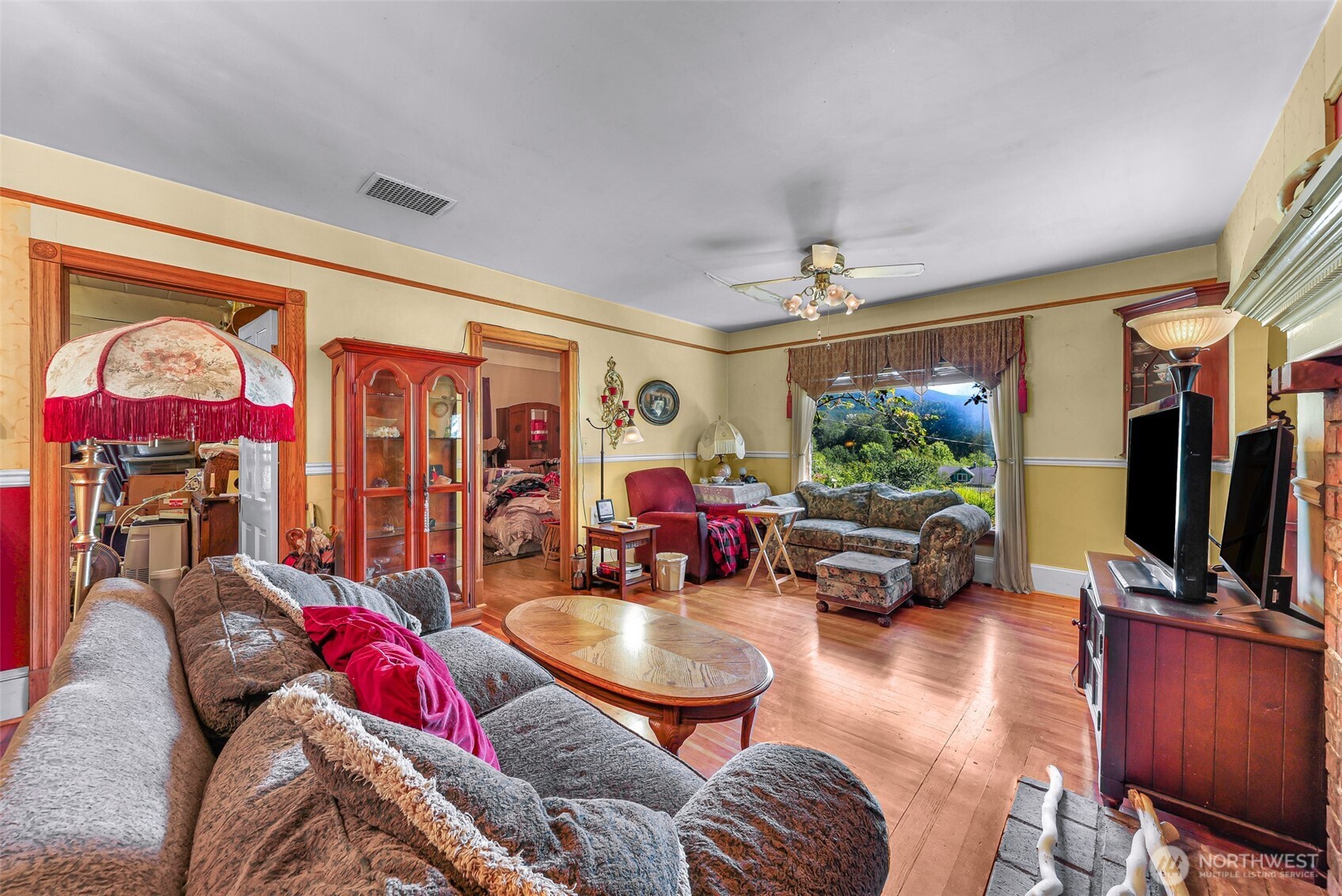 354 Royer Street Property Photo 5