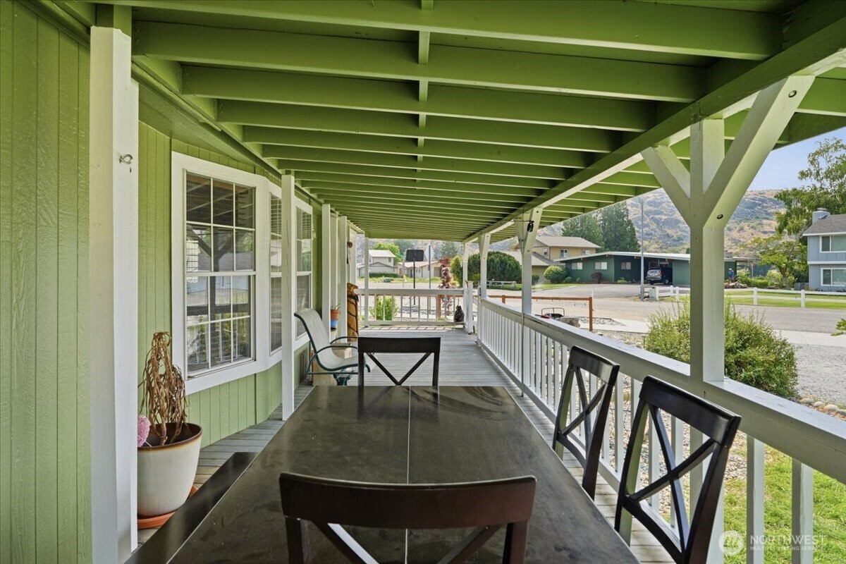 634 Warren Avenue Property Photo 8