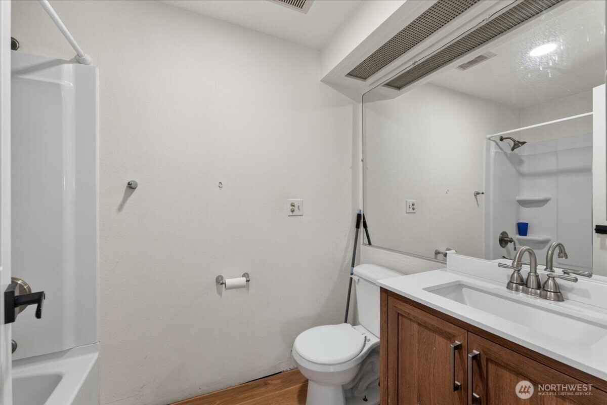 634 Warren Avenue Property Photo 27