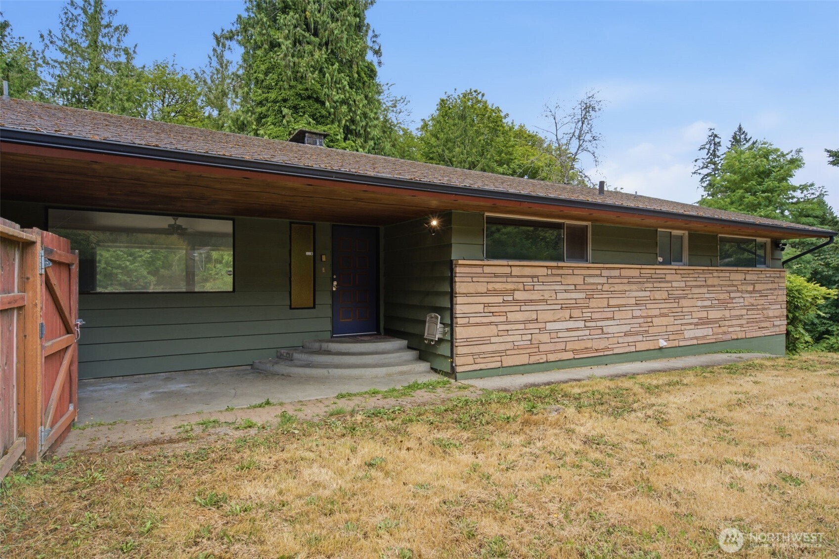 2469 Northlake Way Property Photo 4