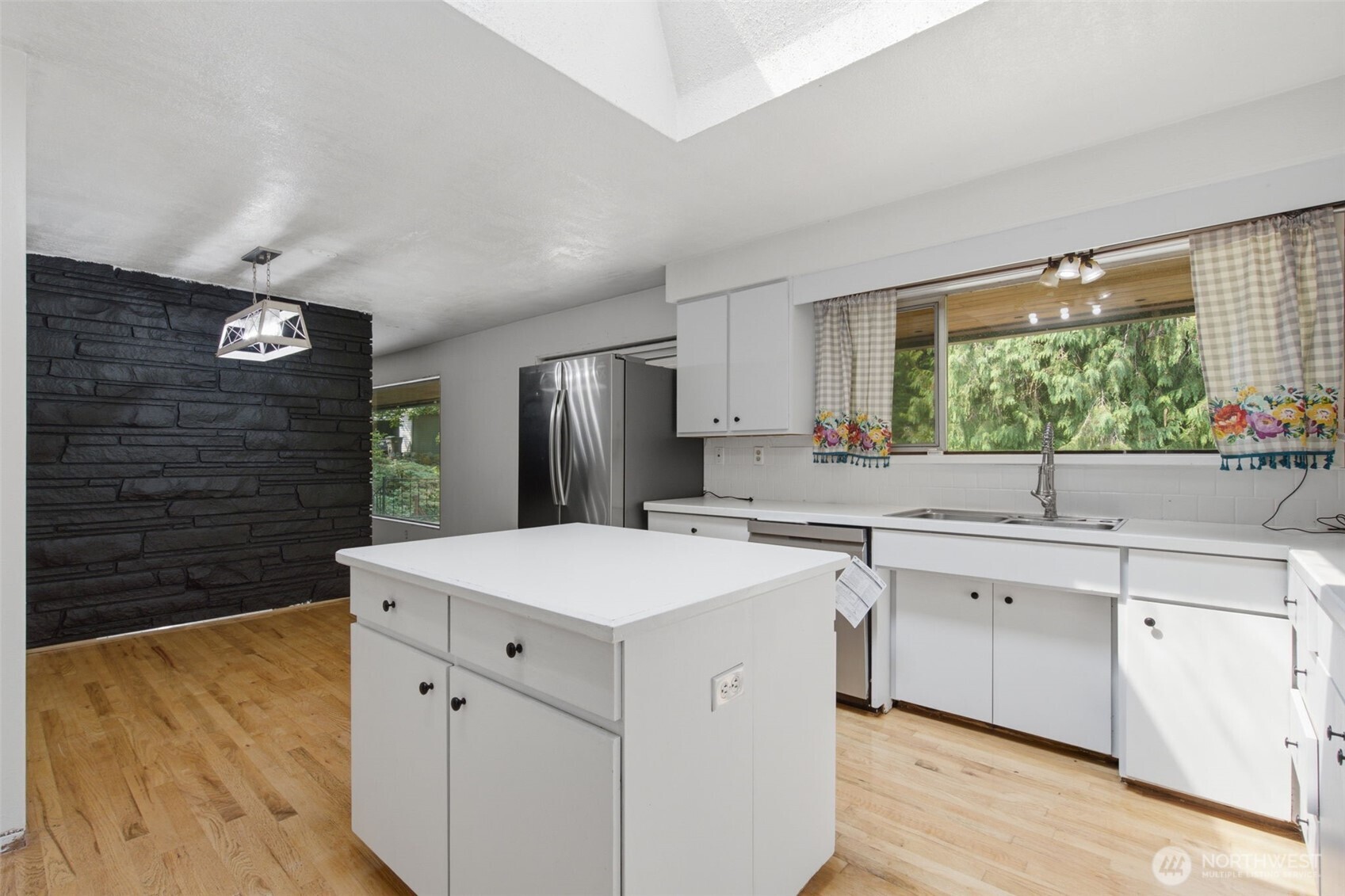 2469 Northlake Way Property Photo 10