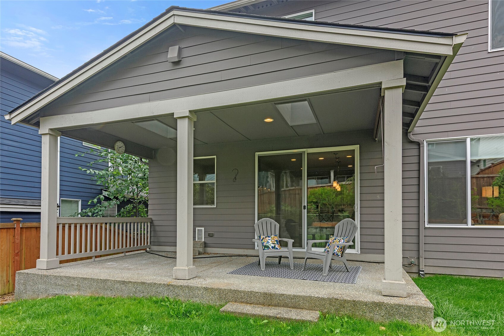 2424 Ne Redford Street Property Photo 4