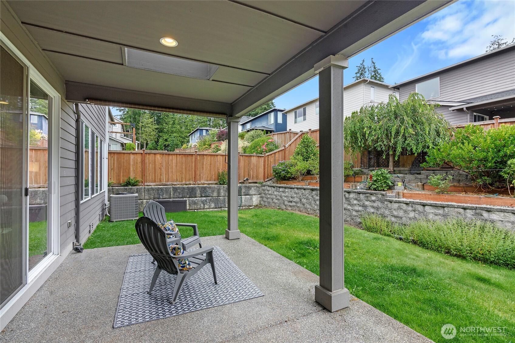 2424 Ne Redford Street Property Photo 6