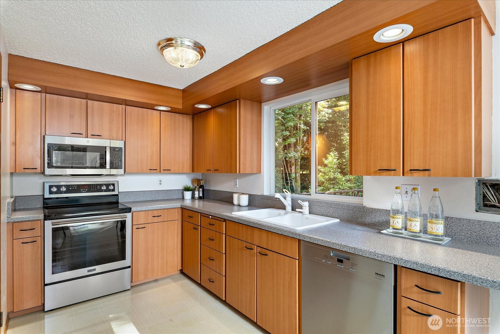 17202 Sealawn Place Property Photo 11