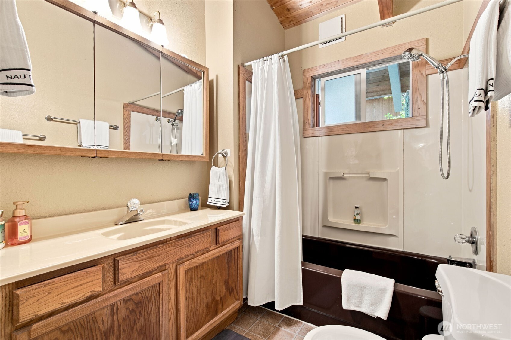 1907 194th Avenue Property Photo 16