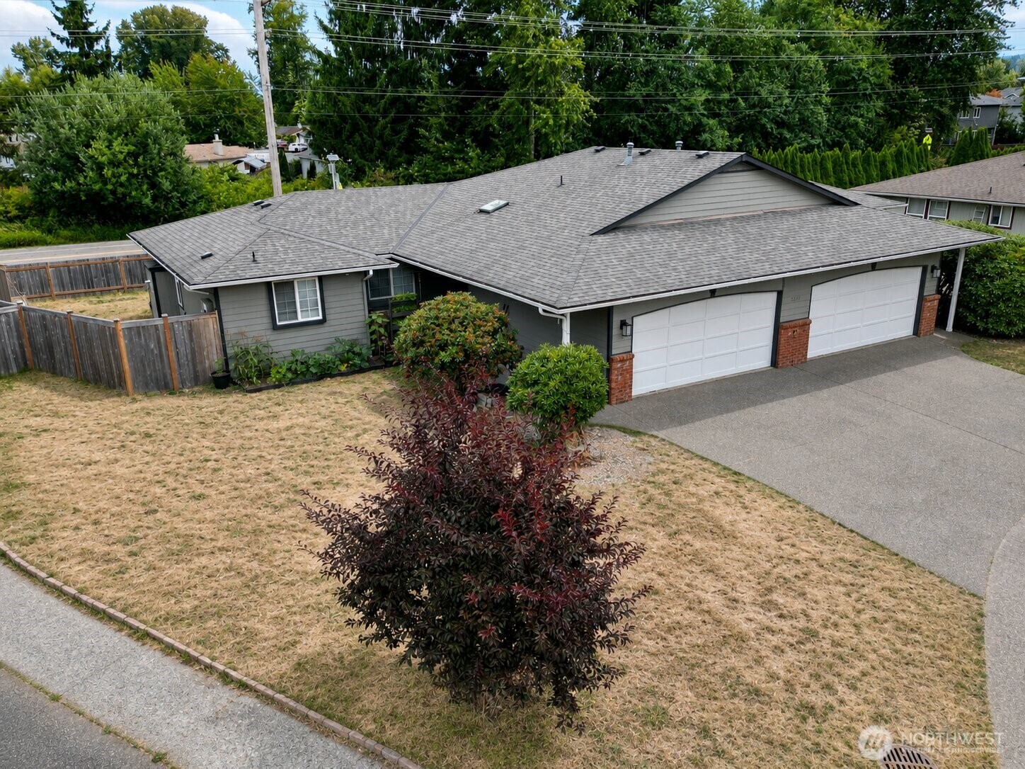 5411 99th Place A/b Property Photo 3