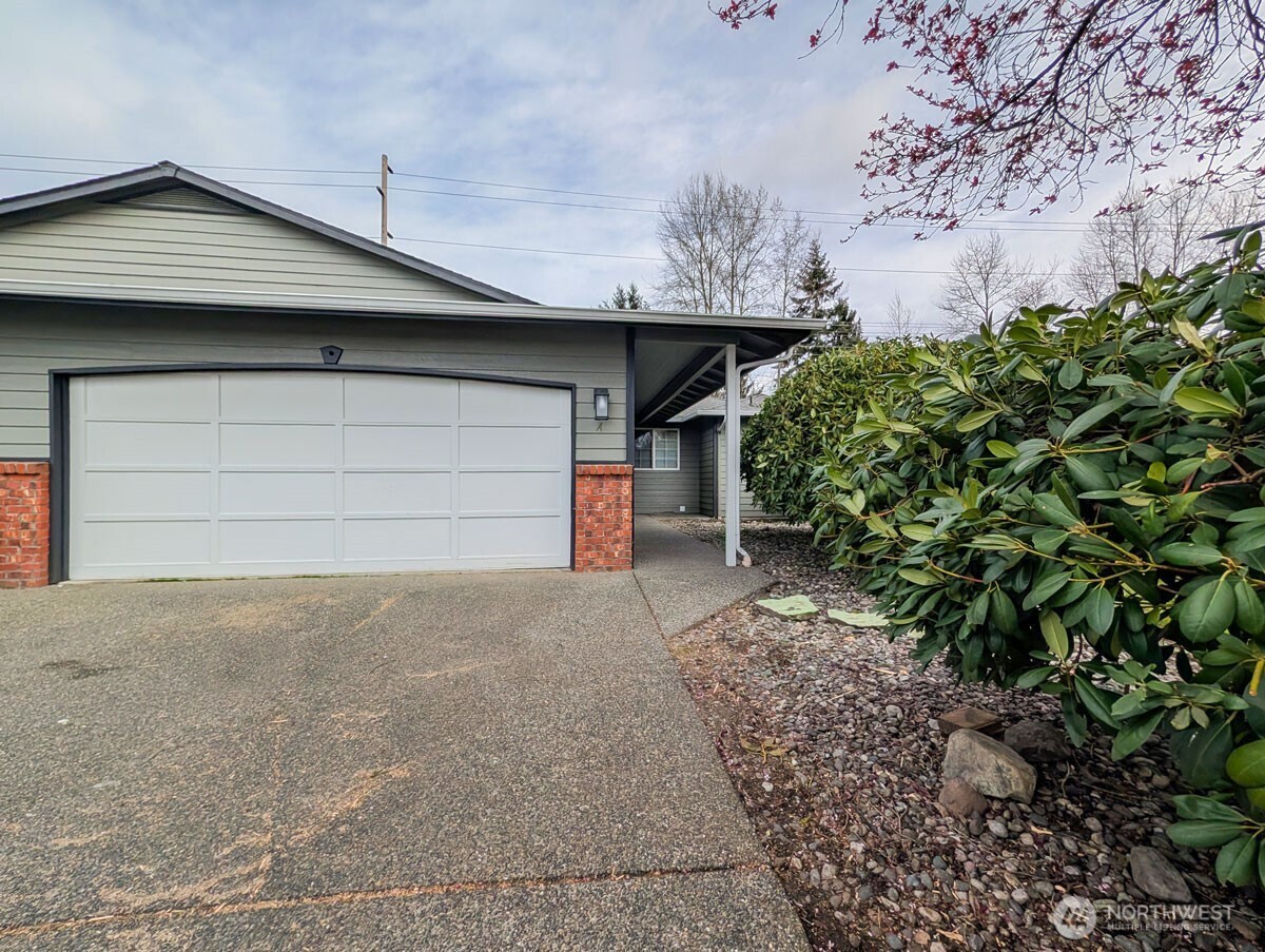 5411 99th Place A/b Property Photo 7