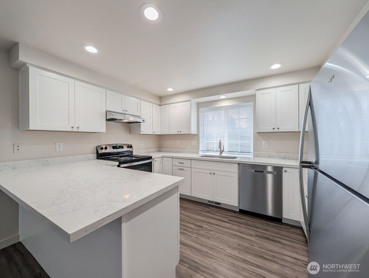 5411 99th Place A/b Property Photo 8