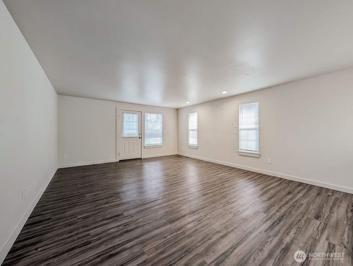 5411 99th Place A/b Property Photo 11