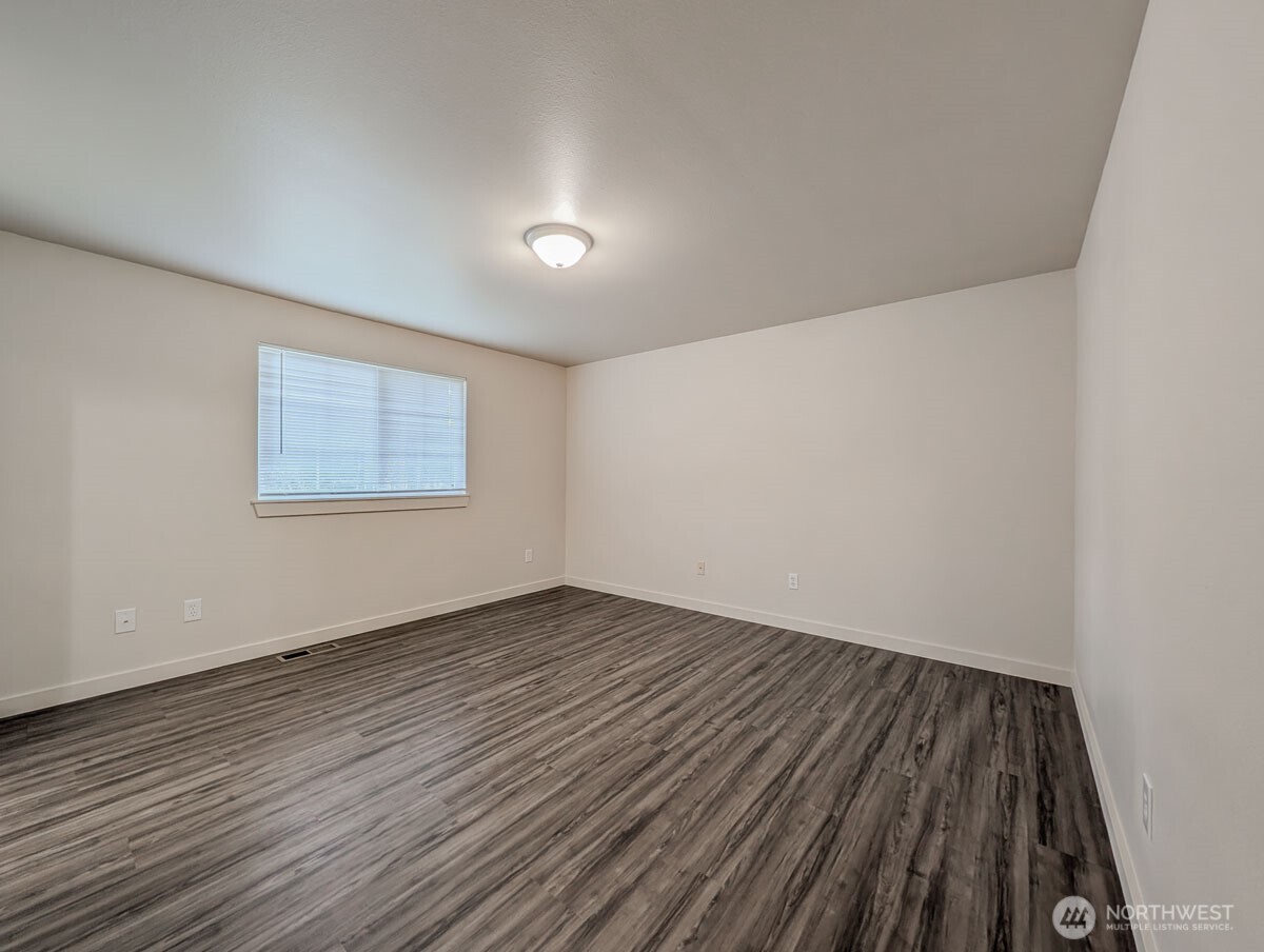 5411 99th Place A/b Property Photo 13