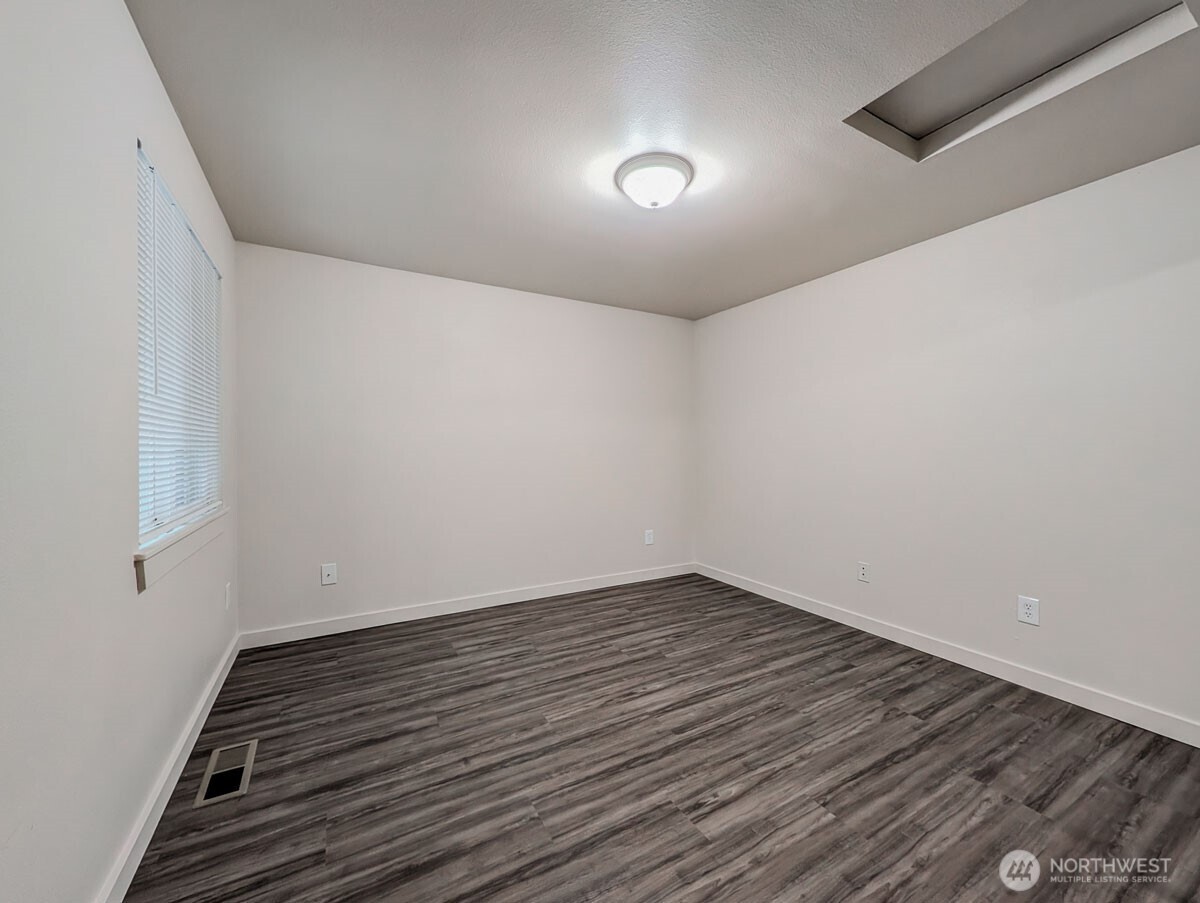 5411 99th Place A/b Property Photo 16