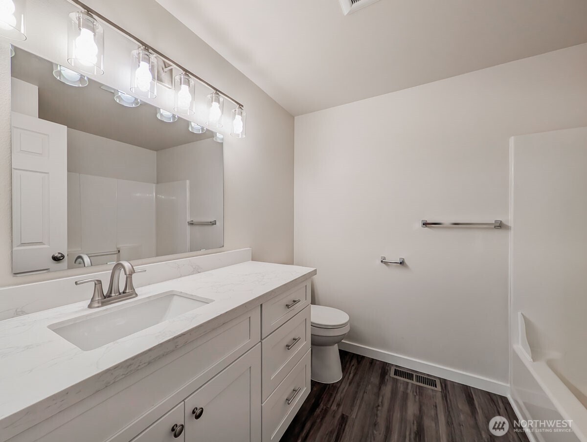 5411 99th Place A/b Property Photo 17