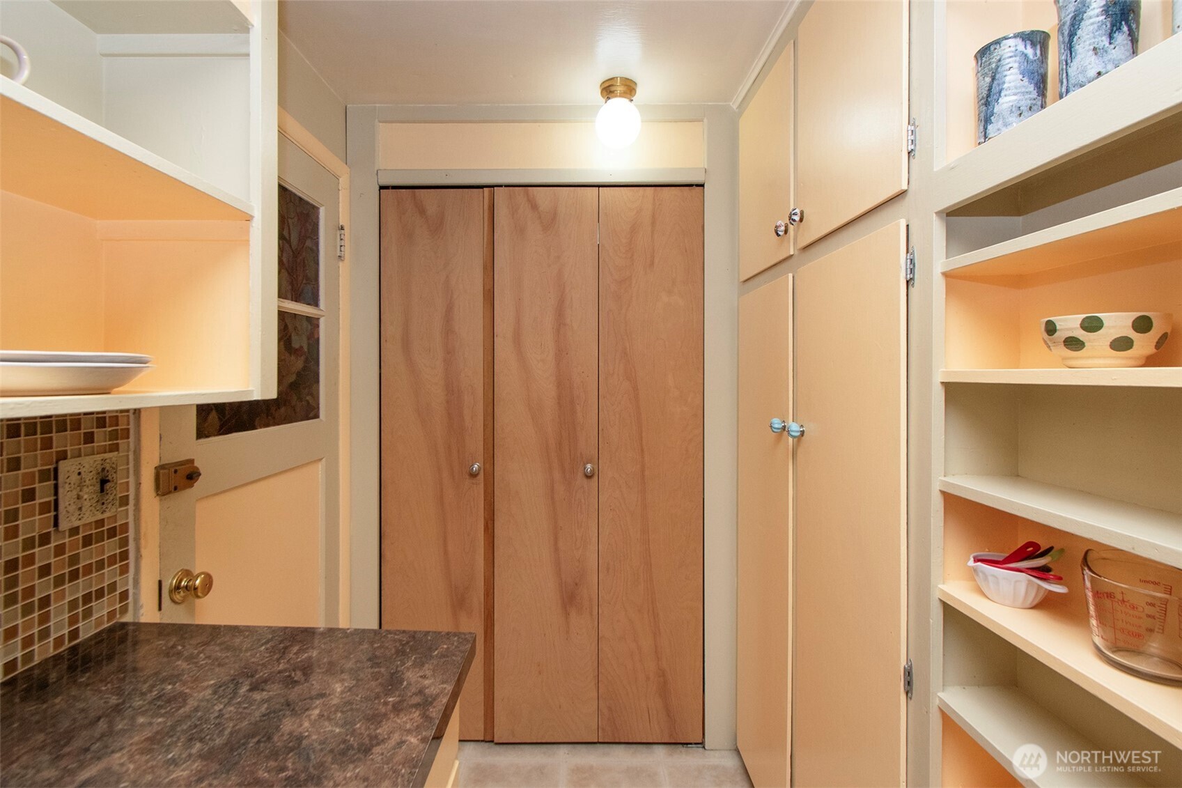 519 W 15th Street Property Photo 8