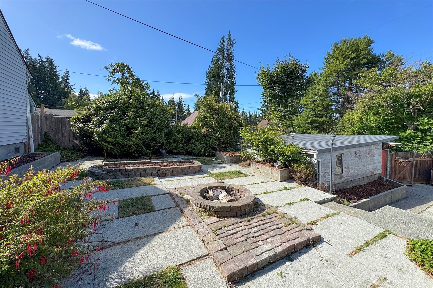 519 W 15th Street Property Photo 32