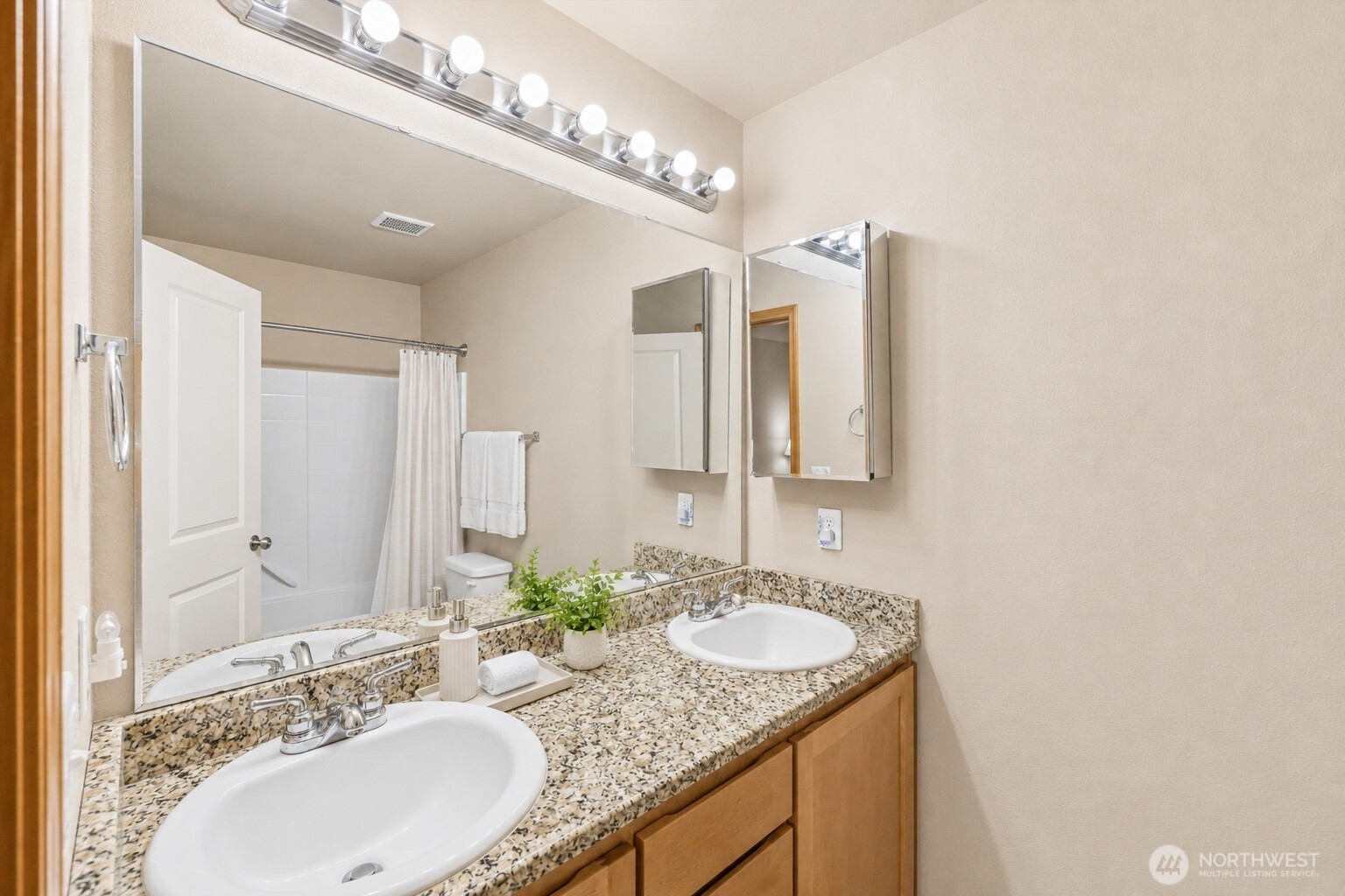 1551 E Gateway Heights Loop Property Photo 10