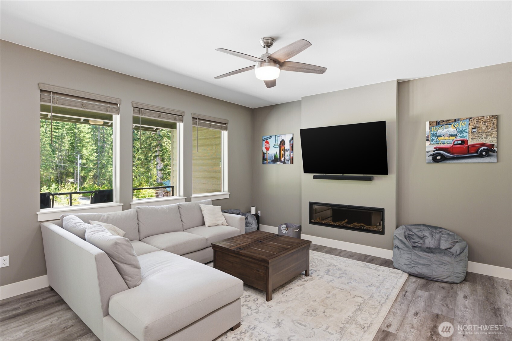 811 Wadsworth Loop Property Photo 4