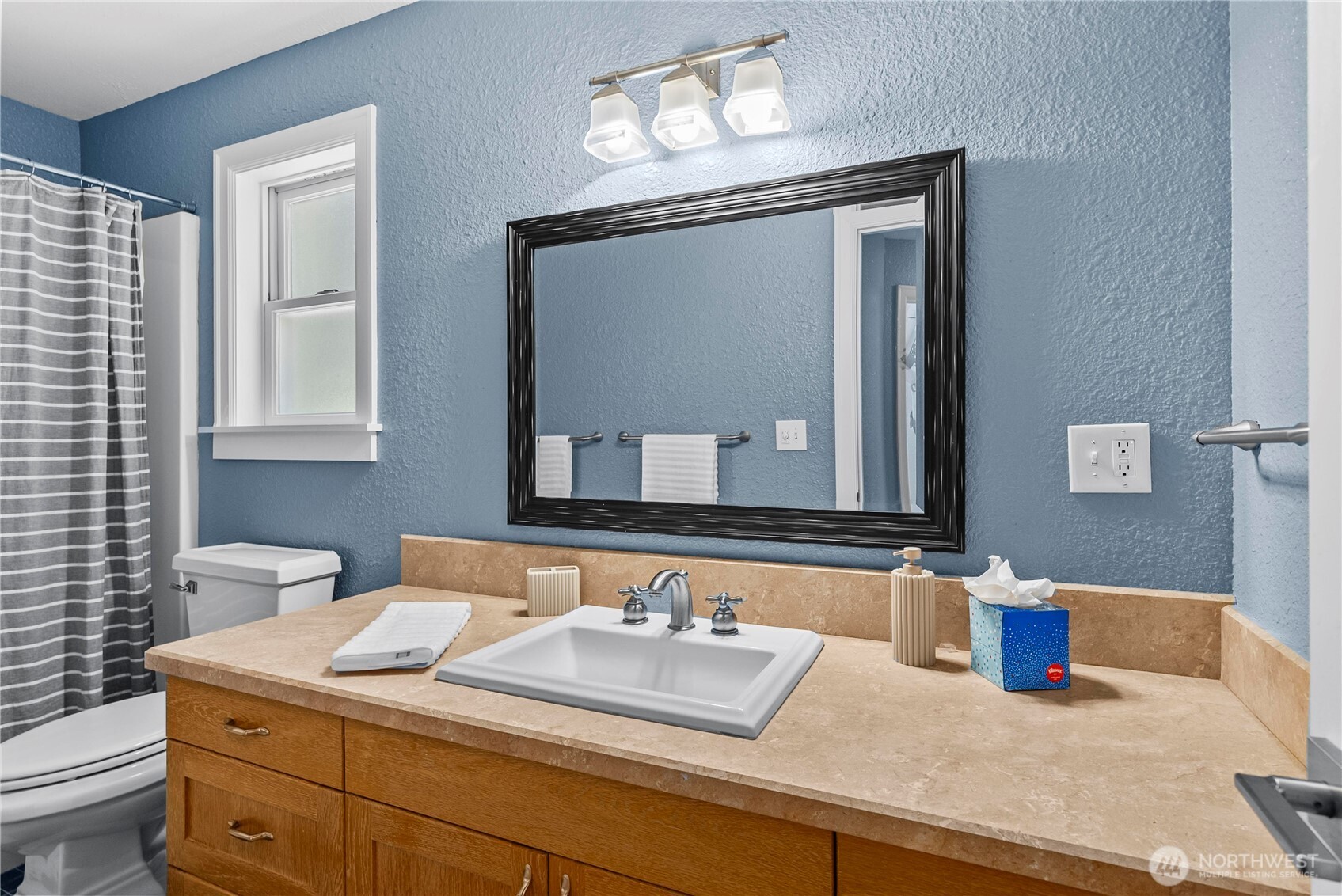 18443 Ballinger Way Property Photo 29