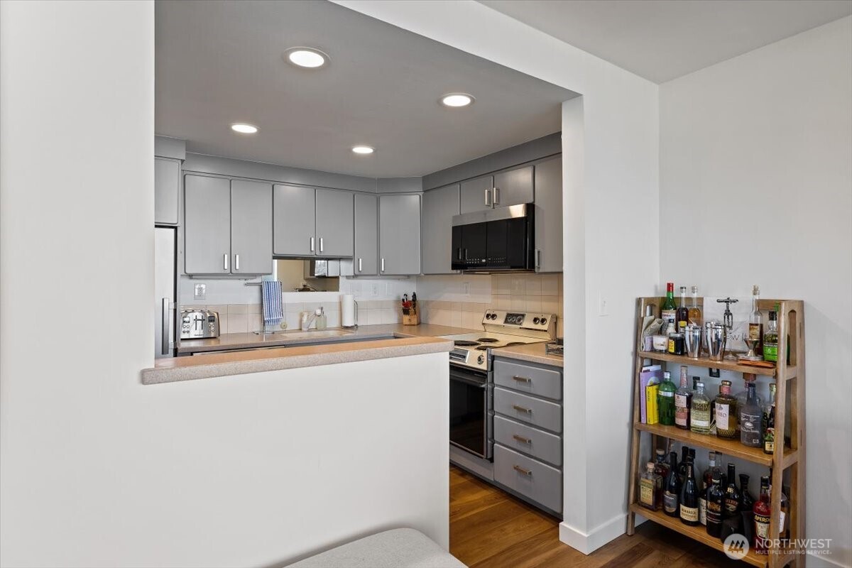 6535 Seaview Avenue 305b Property Photo 12