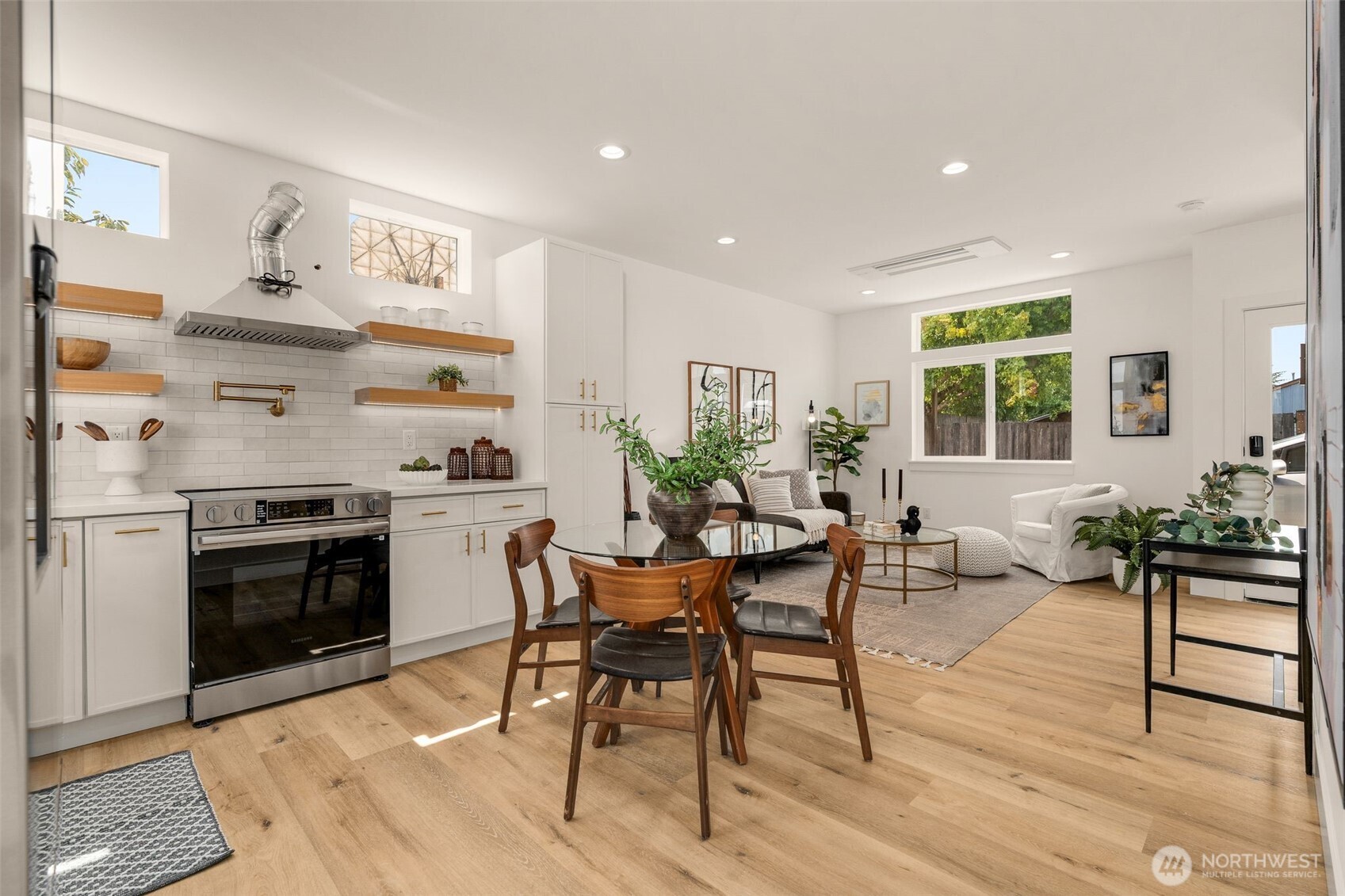 9251 Palatine Avenue C Property Photo 8