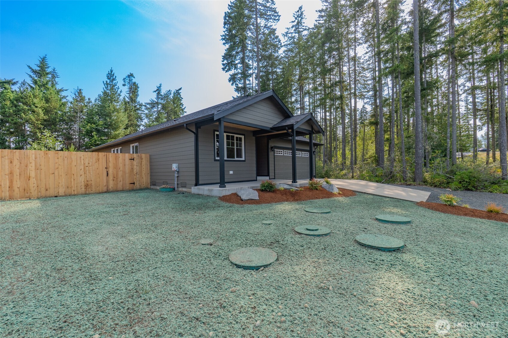 680 Ne Haven Lake Drive Property Photo 6