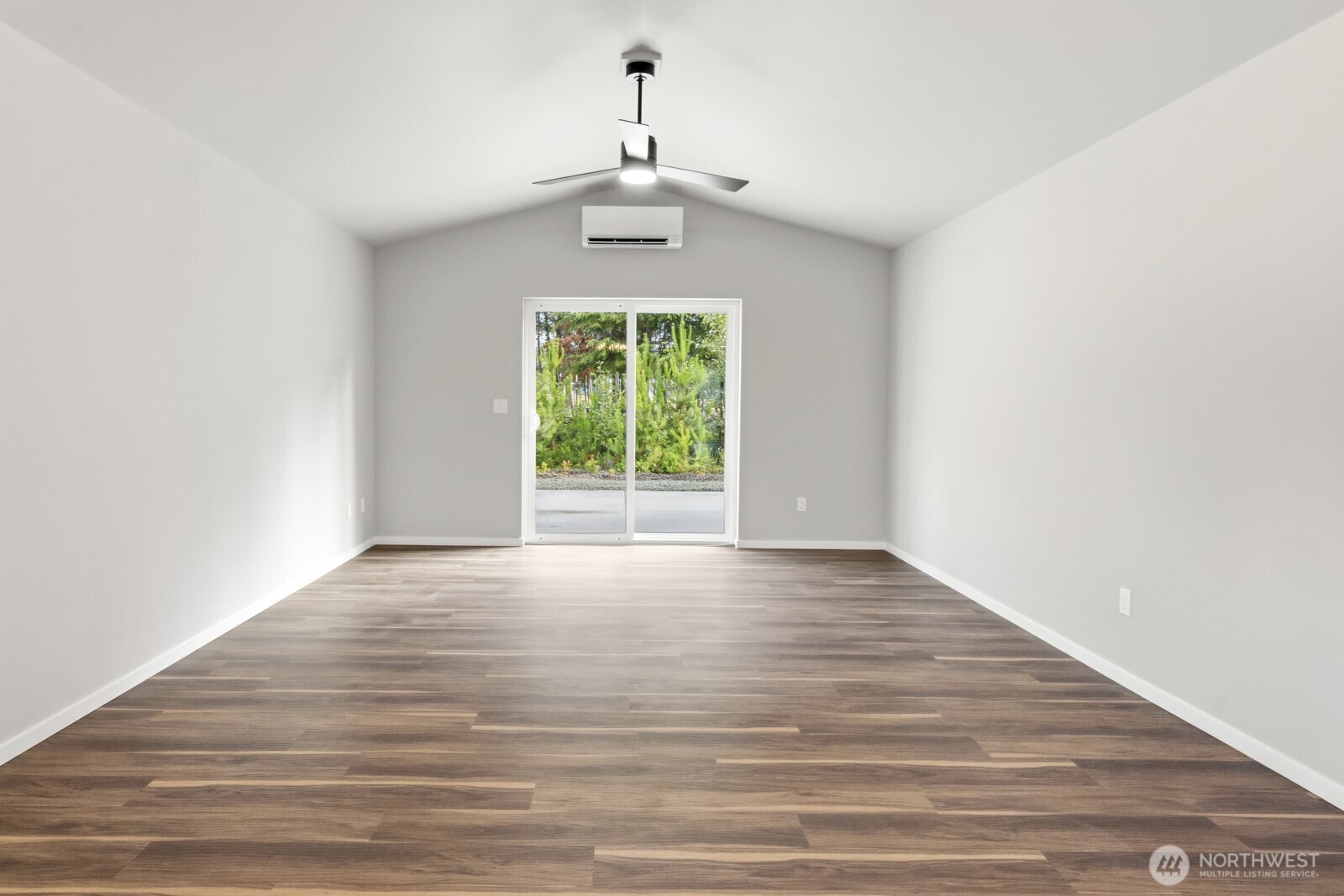 680 Ne Haven Lake Drive Property Photo 14