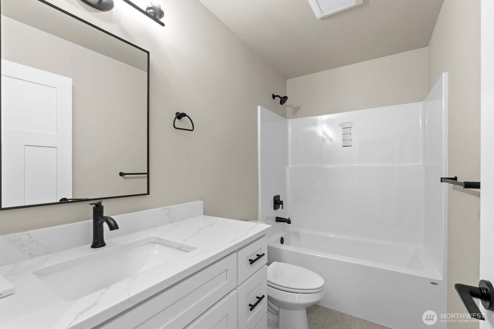 680 Ne Haven Lake Drive Property Photo 21