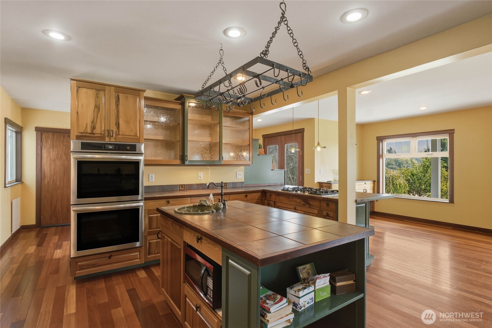 175 Green Avenue Property Photo 4