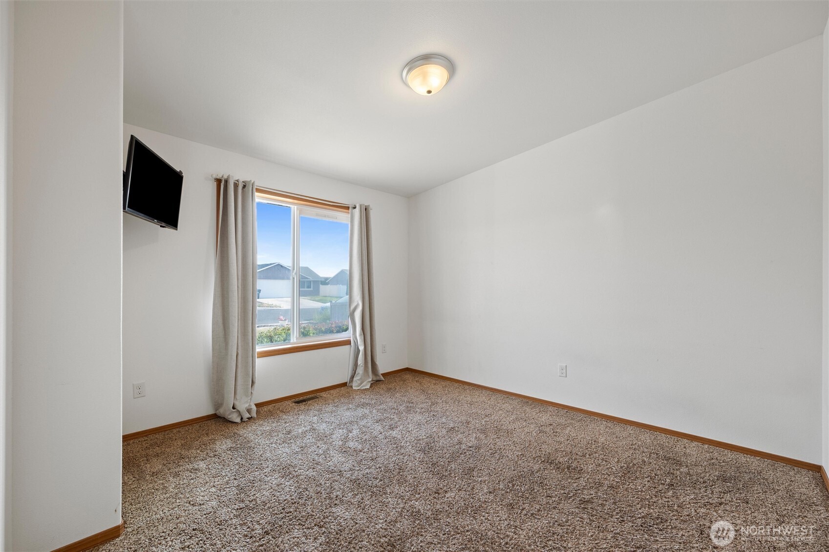 1355 E Birch Street Property Photo 6