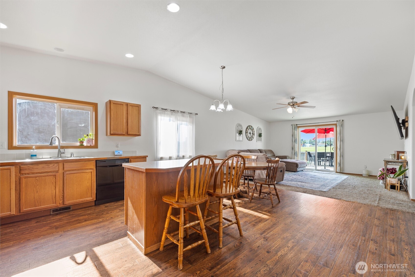 1355 E Birch Street Property Photo 8