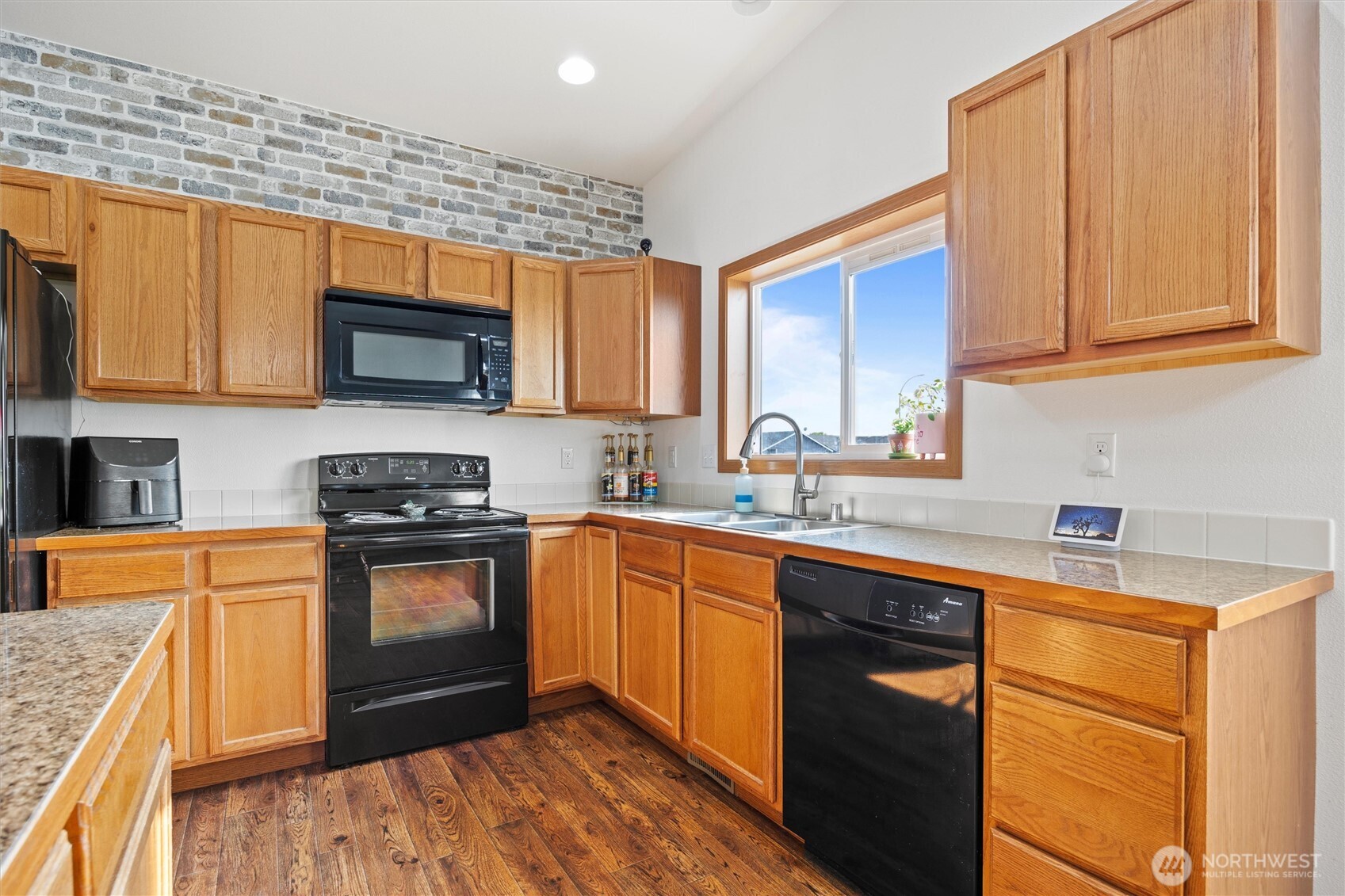 1355 E Birch Street Property Photo 10
