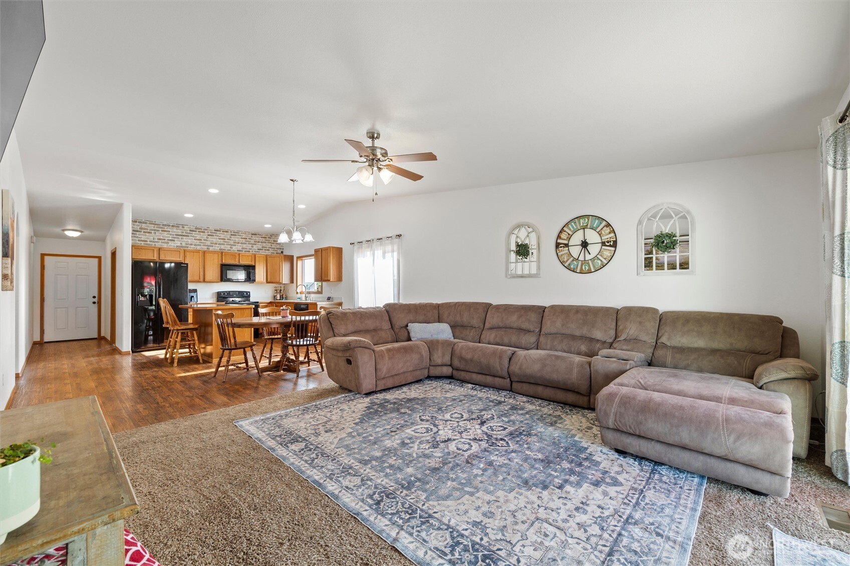 1355 E Birch Street Property Photo 17