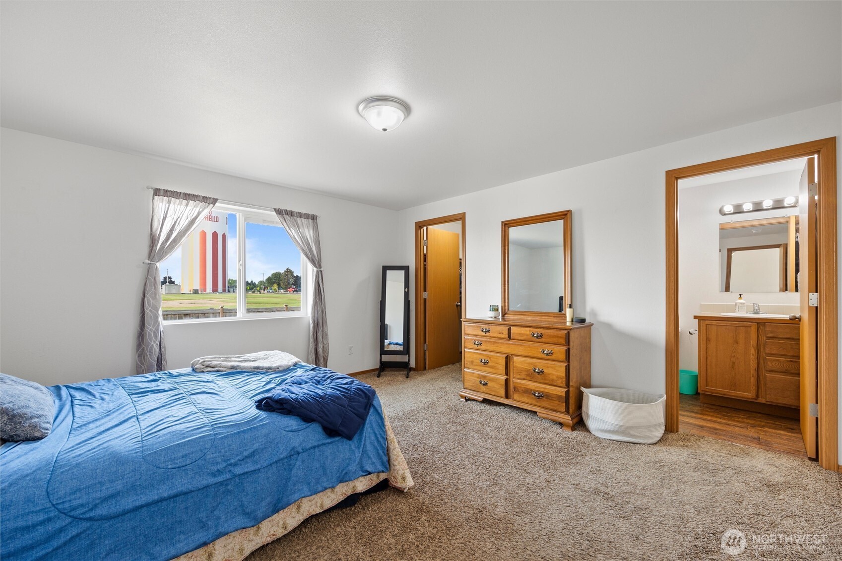 1355 E Birch Street Property Photo 18