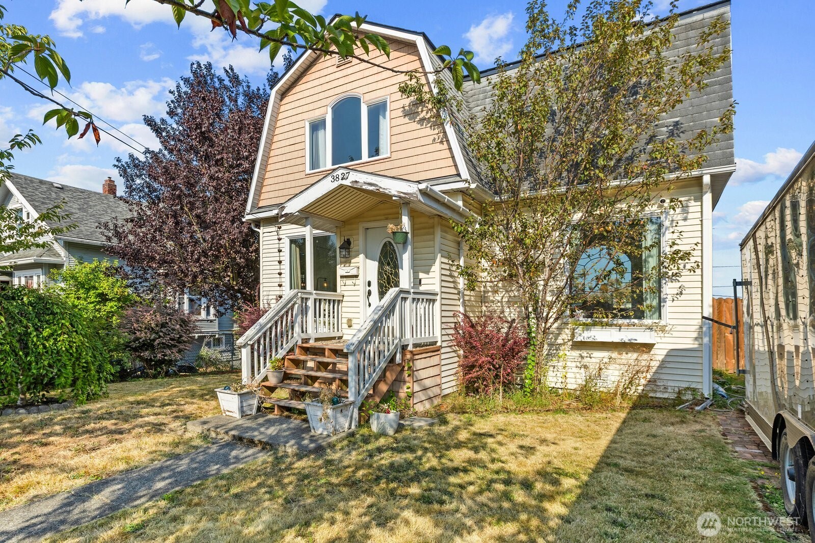 3827 High Street Property Photo 3