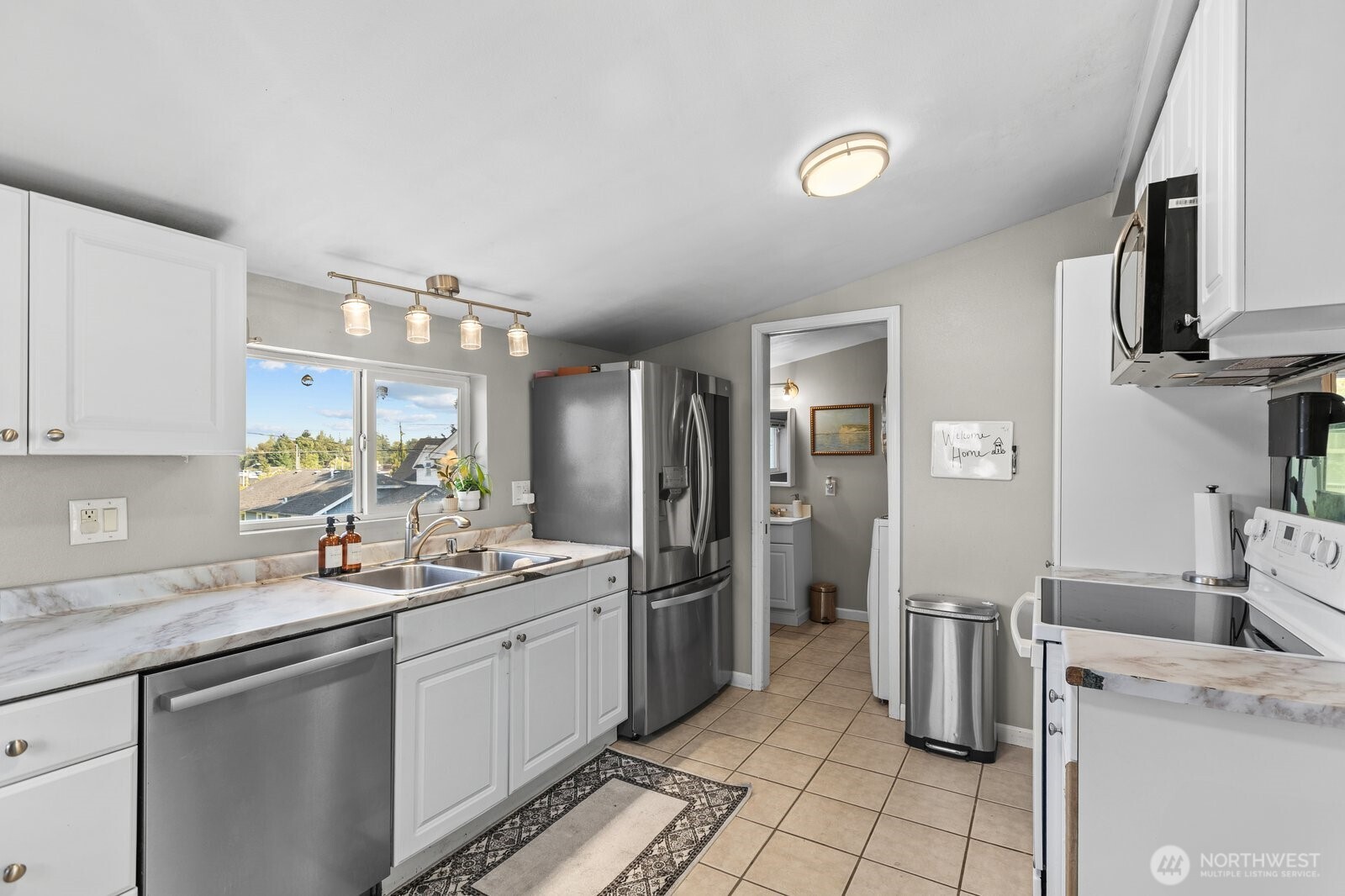 3827 High Street Property Photo 10