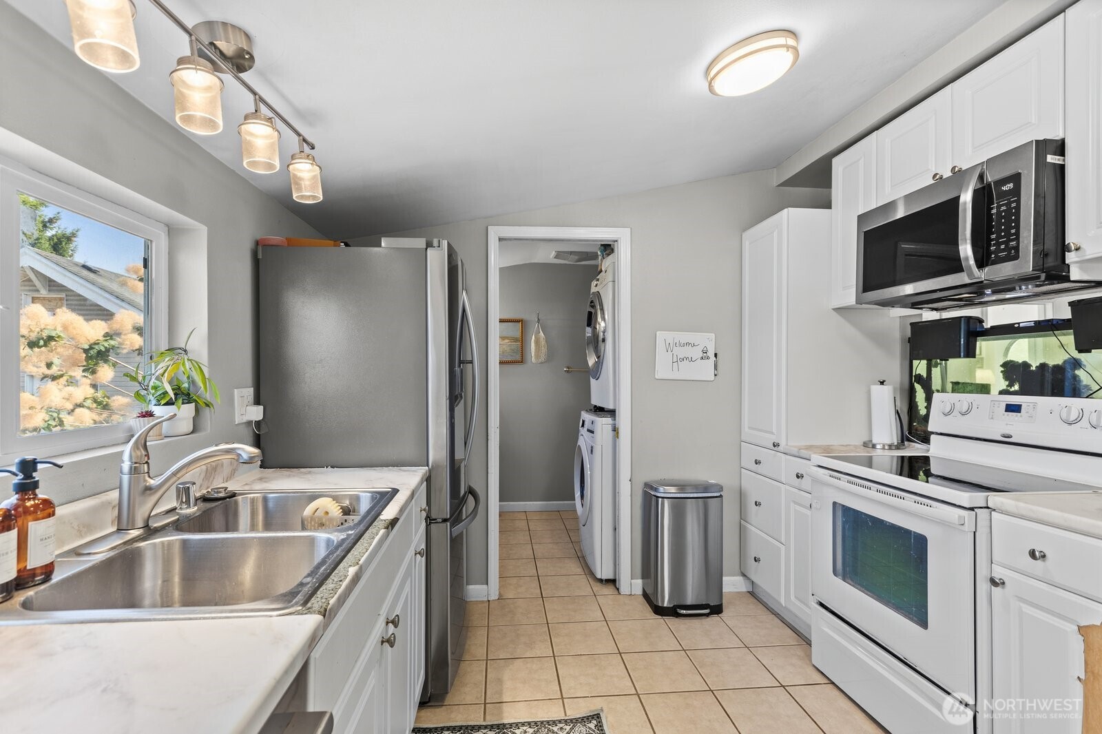 3827 High Street Property Photo 11