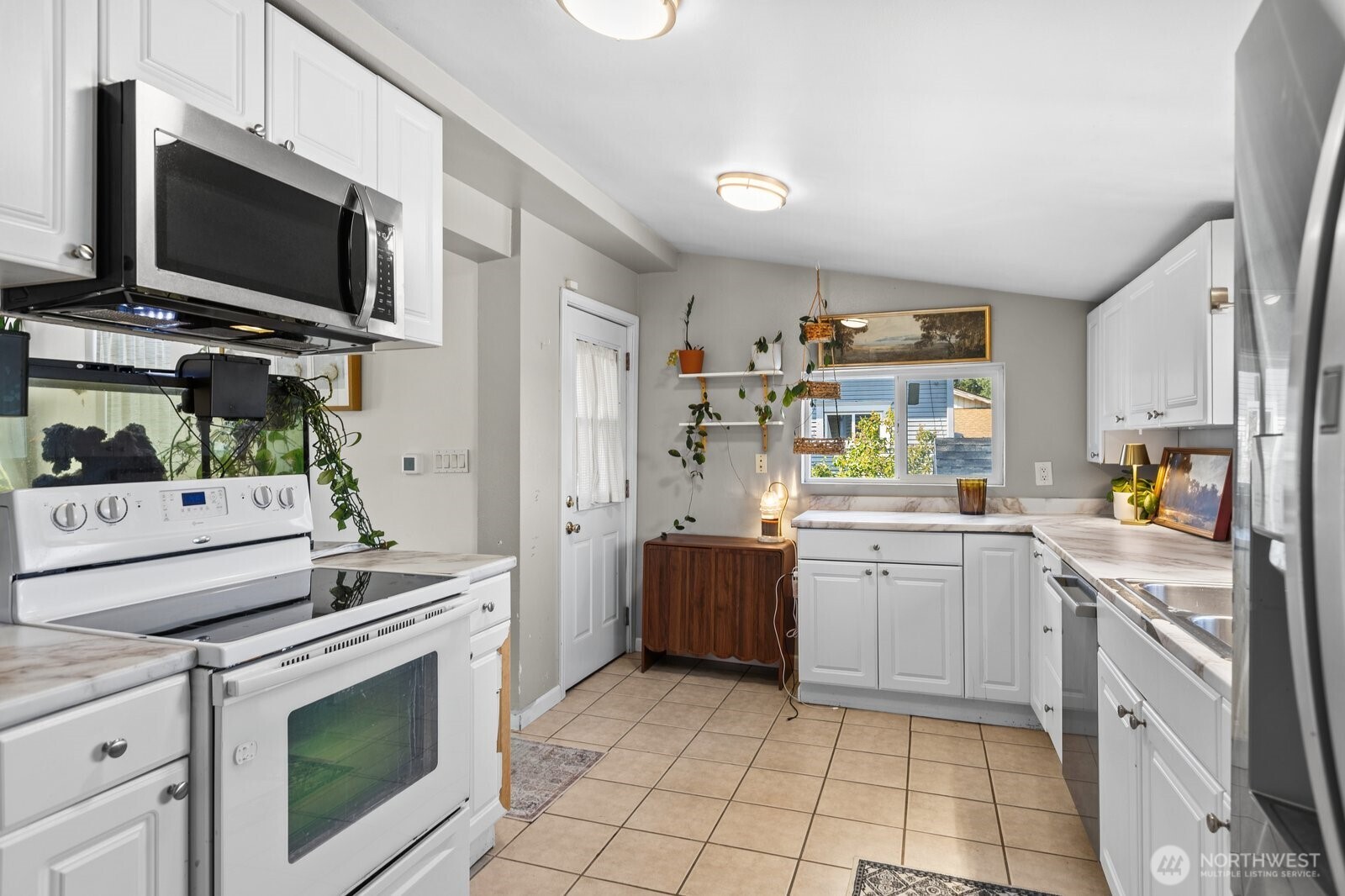 3827 High Street Property Photo 12