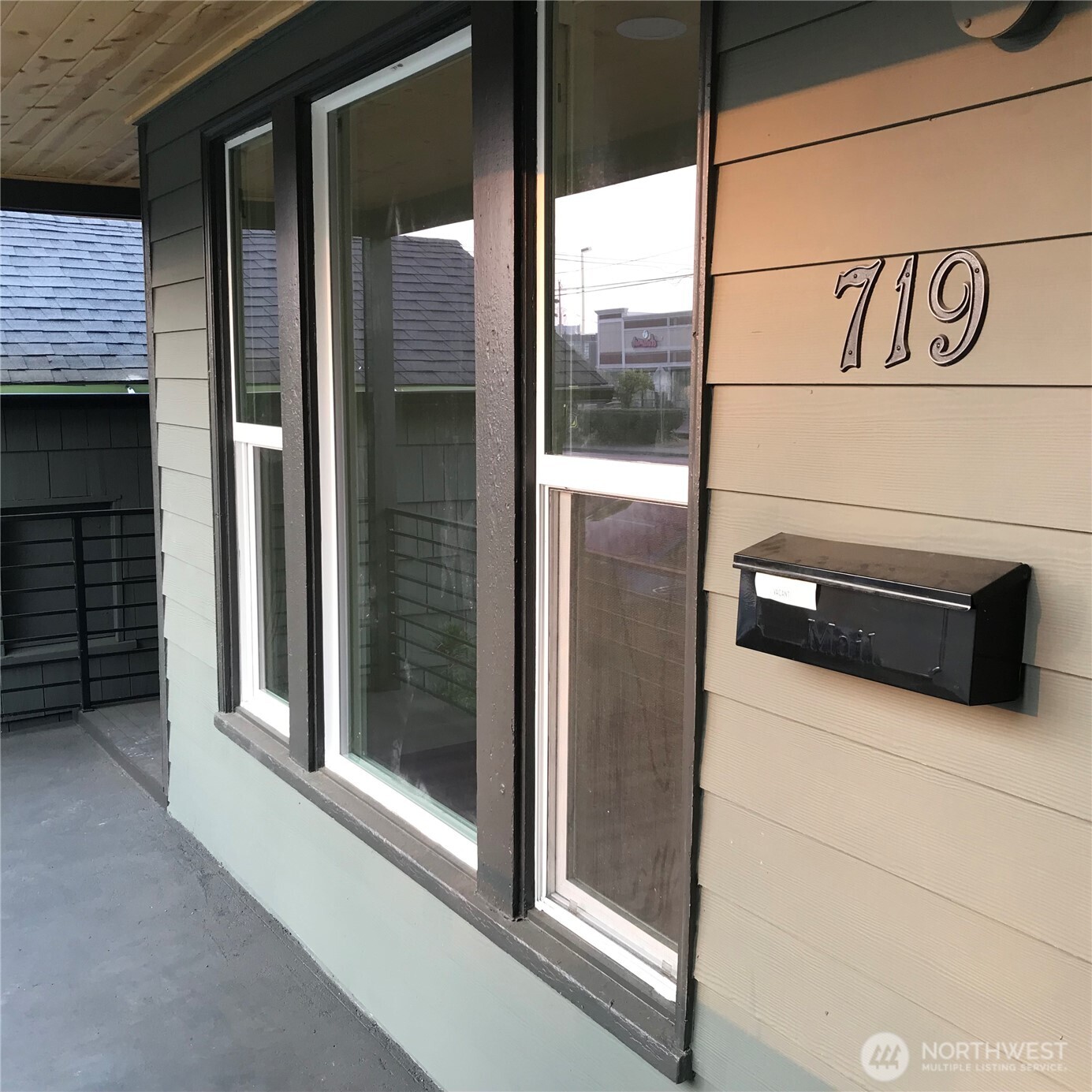 719 S Spraque Ave Property Photo 3