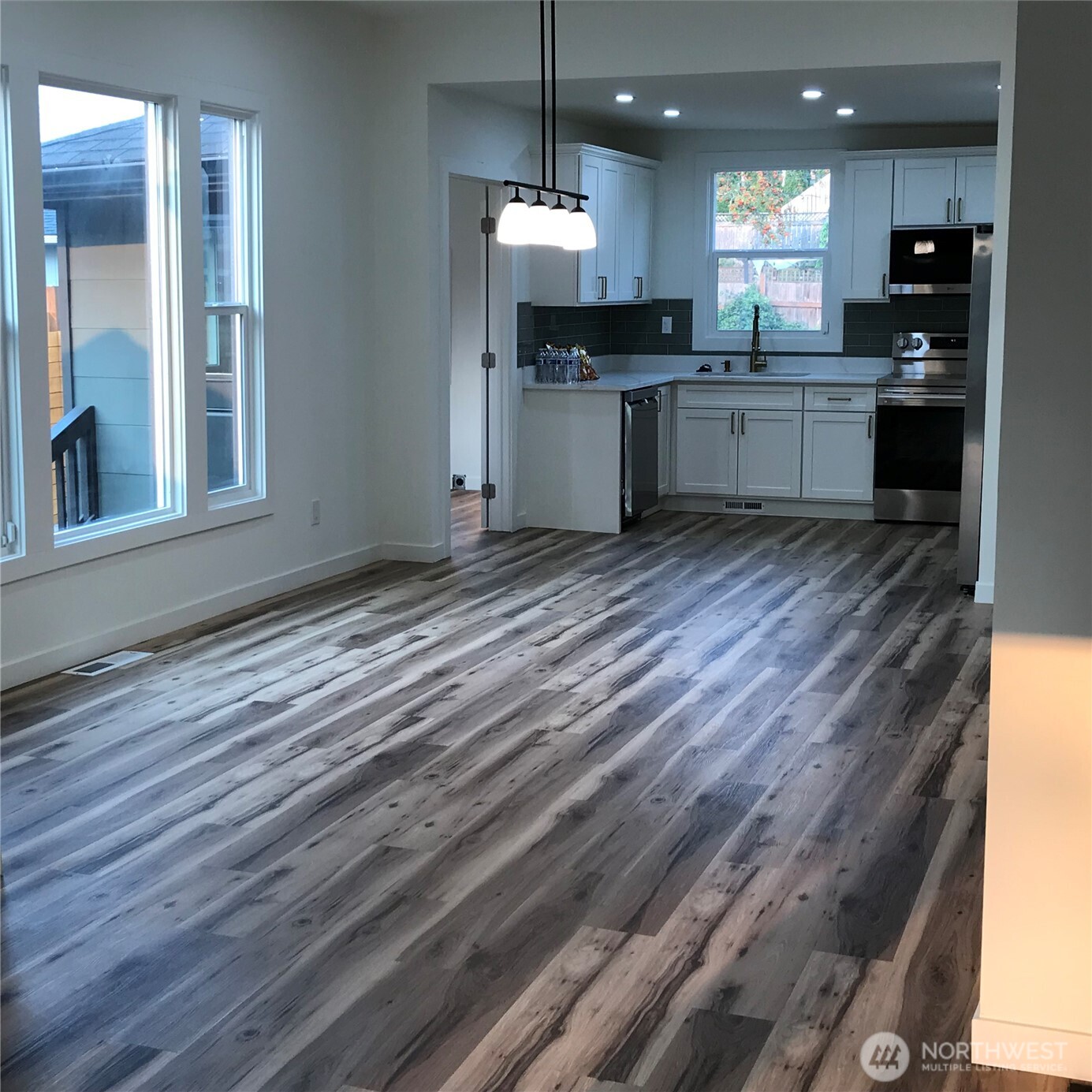 719 S Spraque Ave Property Photo 8