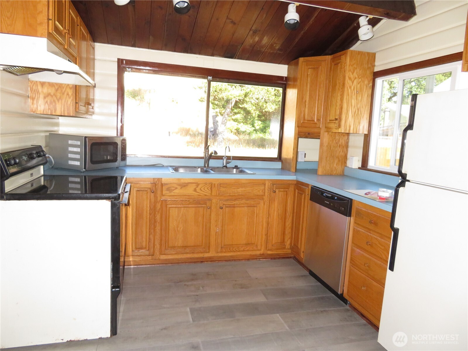 38 Linder Lane Property Photo 10